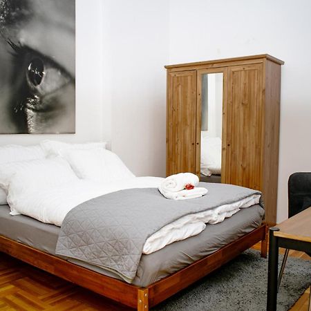 Heart Of The City, Entire Very Big Apartment Budapest Kültér fotó