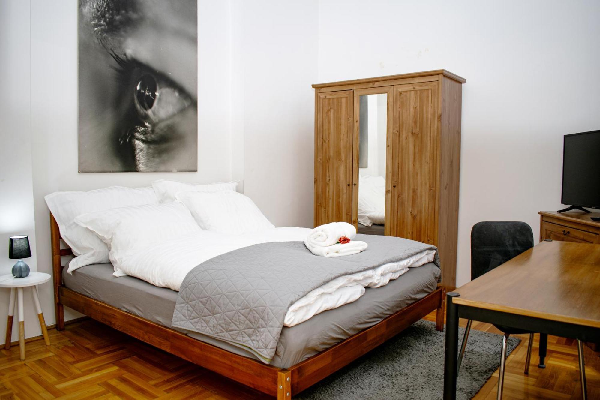 Heart Of The City, Entire Very Big Apartment Budapest Kültér fotó
