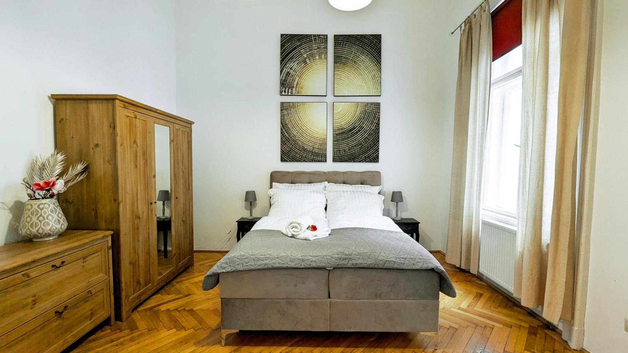 Heart Of The City, Entire Very Big Apartment Budapest Kültér fotó