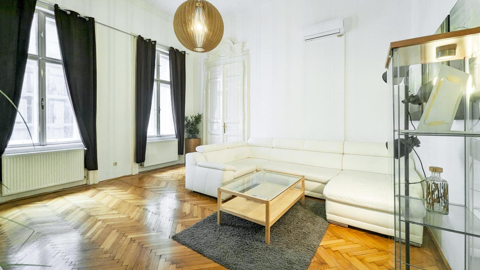 Heart Of The City, Entire Very Big Apartment Budapest Kültér fotó