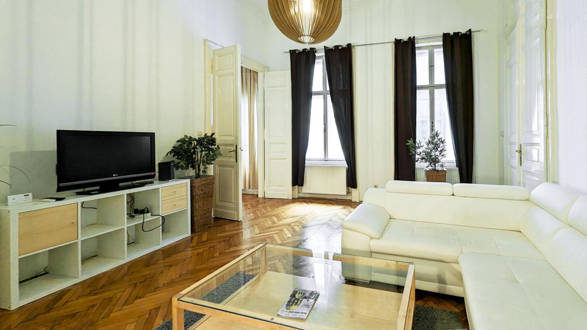 Heart Of The City, Entire Very Big Apartment Budapest Kültér fotó