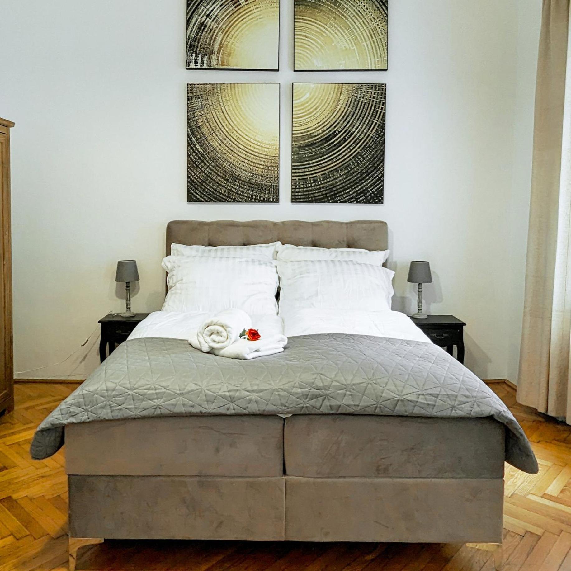 Heart Of The City, Entire Very Big Apartment Budapest Kültér fotó
